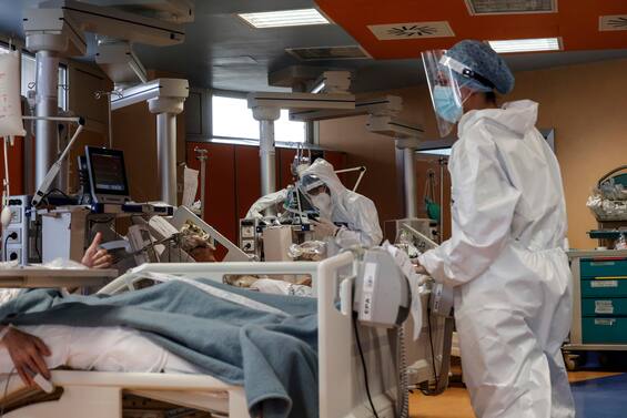 Covid, news di oggi. Bollettino: 45.225 casi e 43 morti. Tasso positività al 20,1% Covid, news di oggi. Bollettino: 45.225 casi e 43 morti. Tasso positività al 20,1%